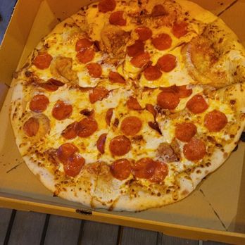 Pointe Orlando - Sal's Pizza pepperoni - Sports Bars Near Me - Orlando, Florida