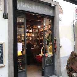 Fantappié Fiaschetteria - Entrance on the street