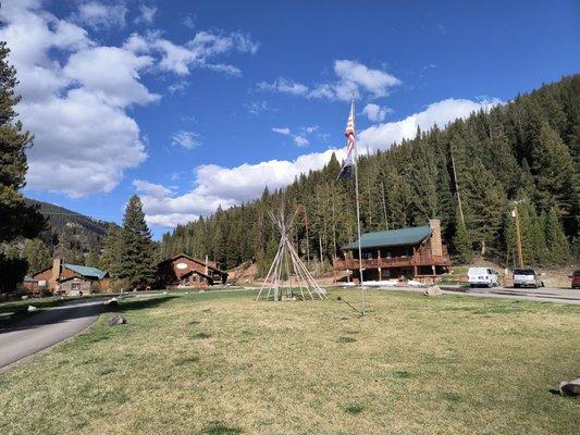 320 Guest Ranch by null