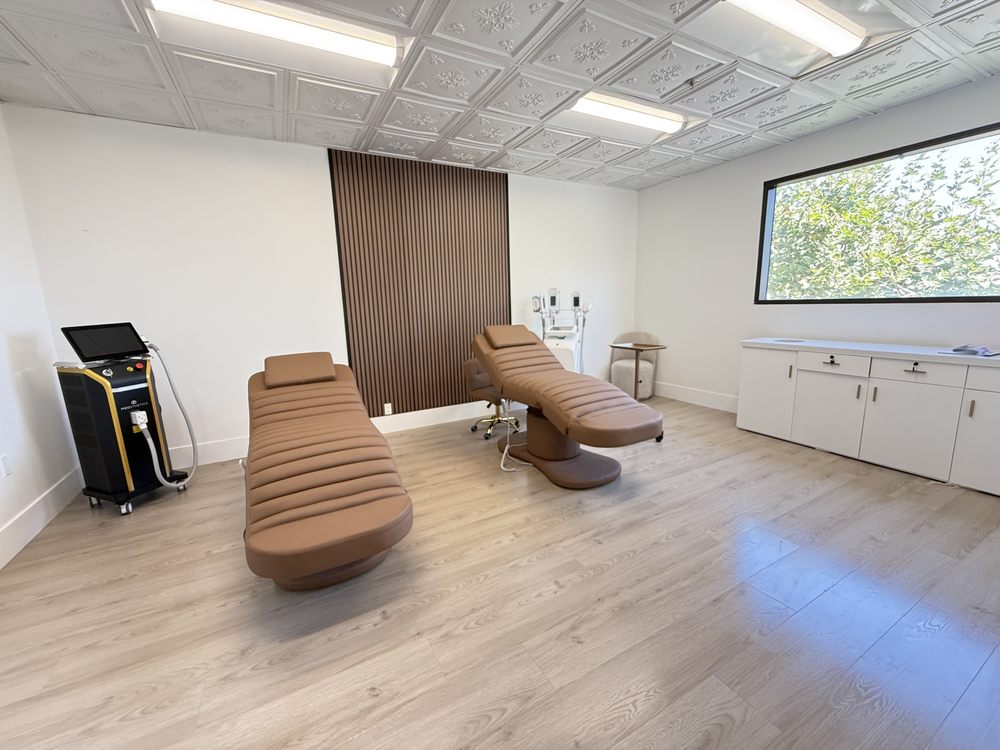 Glowing U Wellness Logo