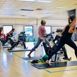 Western Reserve Racquet & Fitness Club - Fit Barre Class