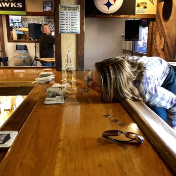 Hermosa Saloon - Figuring out a bar trick - Dive Bars Near Me - Hermosa Beach, California