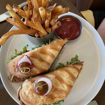 Henry's Palm Beach - Chicken sandwich - Bars Near Me - Palm Beach, Florida Henry's Palm Beach - Chicken sandwich - Bars Near Me - Palm Beach, Florida