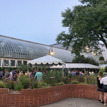 Garfield Park Conservatory - Parks Near Me - Chicago, Illinois