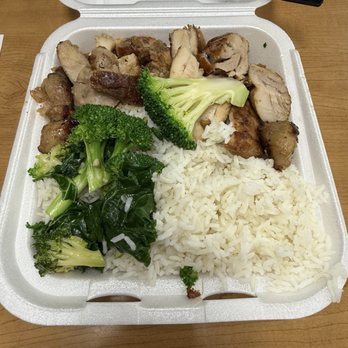 Panda Express - How is this half and half? There's 3 broccoli and so much rice. - Chinese Near Me - Tampa, Florida Panda Express - How is this half and half? There's 3 broccoli and so much rice. - Chinese Near Me - Tampa, Florida