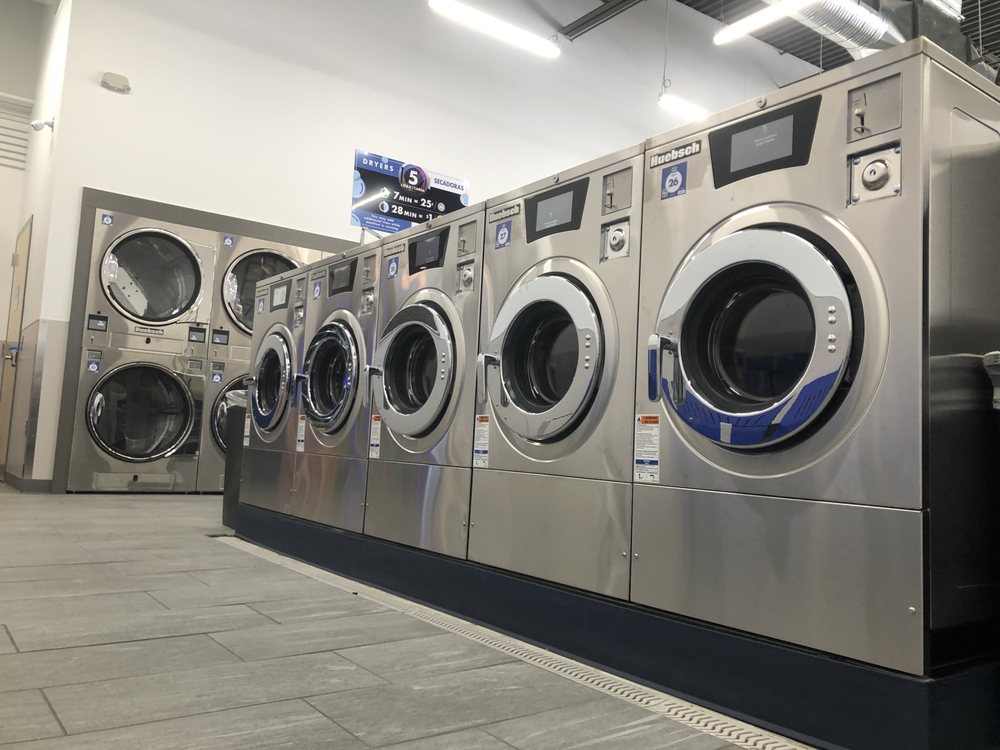 CLEAN LAUNDRY Updated October 2024 2411 S 291 Hwy, Independence, Missouri Laundromat
