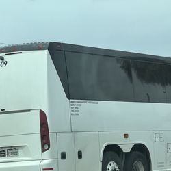 Awesome Charters and Tours - This is the bus that almost hit me