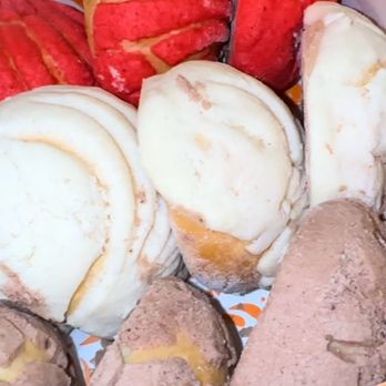 La Monarca Bakery & Cafe - Conchas - Bakeries Near Me - Whittier, California
