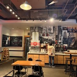 MOD Pizza - Interior