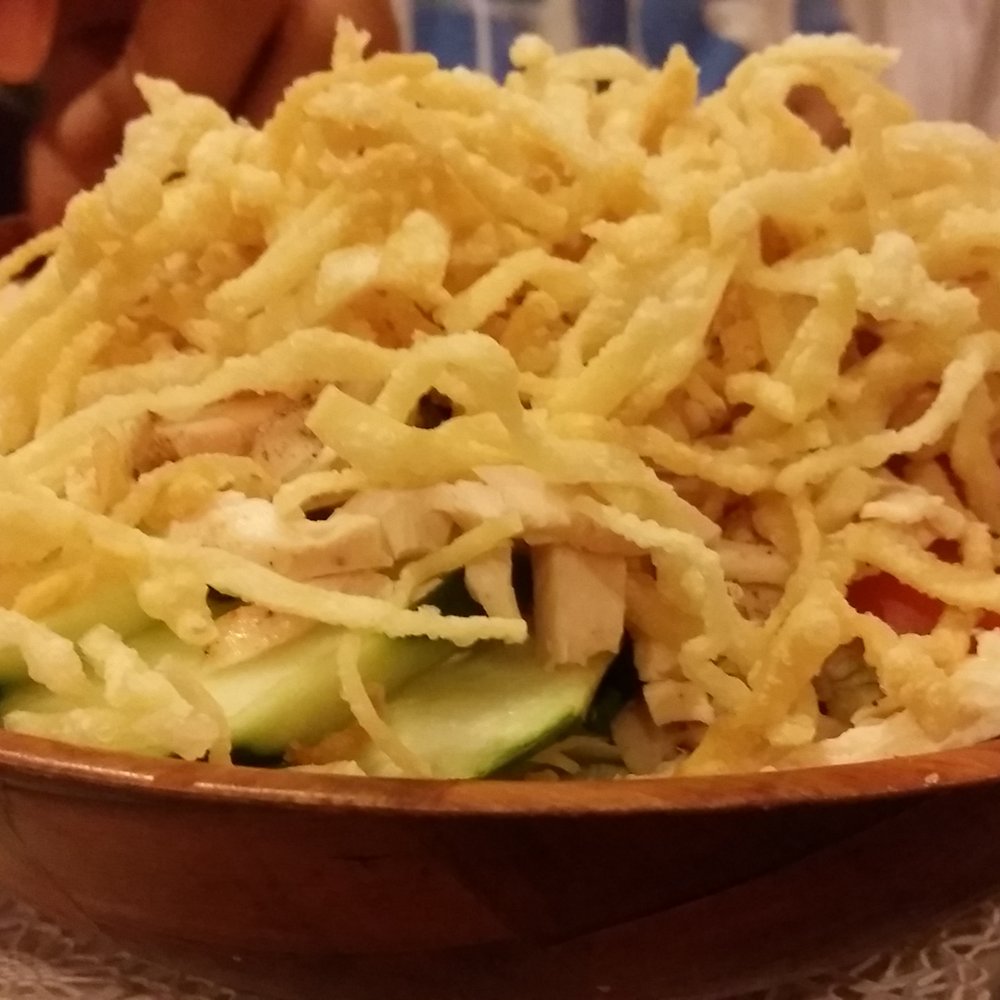 Eagle Cafe - Chinese chicken salad - Breakfast & Brunch Near Me - Honolulu, Hawaii