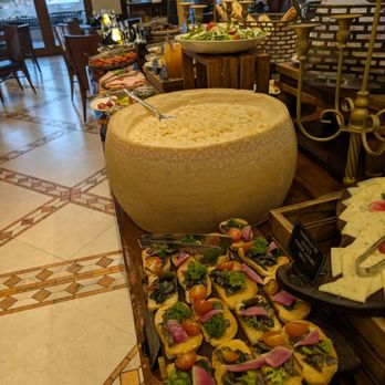 Sandos Finisterra - Emiliano's salad bar. - Hotels Near Me - Cabo San Lucas, BCS