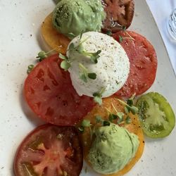 Lucullus - Tomato-Mozzarella with basil gelato (!)