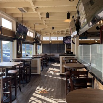 Straw Hat Pizza Grille - Inside - Pizza Near Me - Milpitas, California Straw Hat Pizza Grille - Inside - Pizza Near Me - Milpitas, California