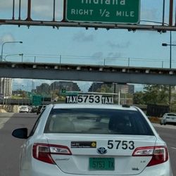 American Taxi - Long Grove Cab: Serving the beautiful Long Grove area. Dependable taxi service for residents and visitors. Call / Text 847-421-5822 today