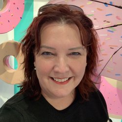 Viral Selfie Museum - Polaris - Me in the donut room