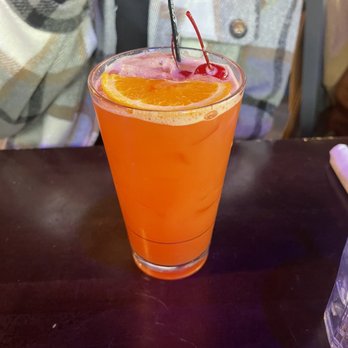 Neil St Blues - Georgia peach - Cocktail Bars Near Me - Champaign, Illinois