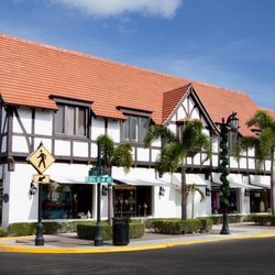 Salon Margrit - Conveniently located on the corner of south county and Brazilian. In a old historic landmark building, we offer complementary Valet parking