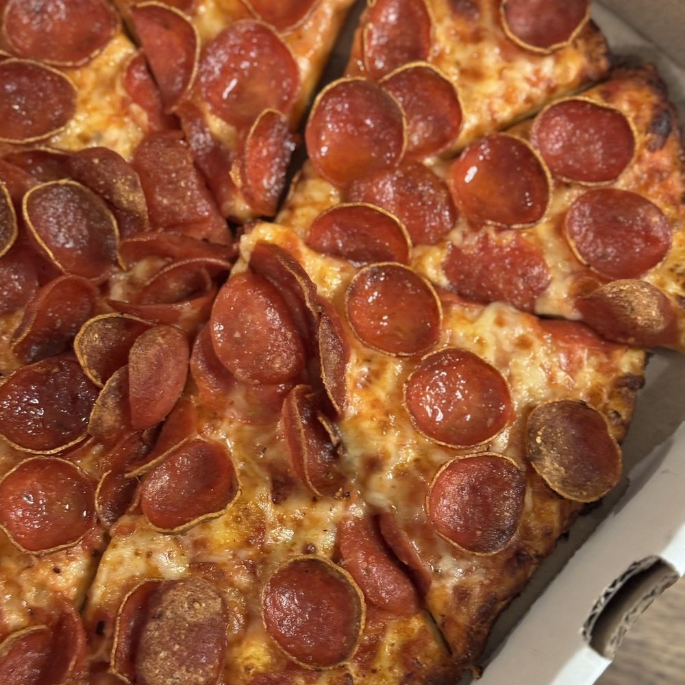 Pepperoni pizza thin crust Pepperoni pizza thin crust