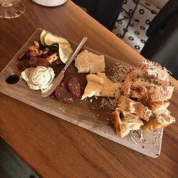 Ripple Wine Bar O'Bryonville - Wine Bars Near Me - Cincinnati, Ohio