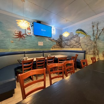 SJ Crawfish - Interior - Cajun/Creole Near Me - San Jose, California