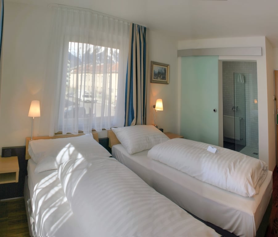 BINDERS 26 Photos Dr. Glatzstr. 20, Innsbruck, Tirol, Austria