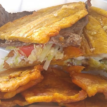 La Bomba - Fried plantain bistec sandwich - Puerto Rican Near Me - Chicago, Illinois