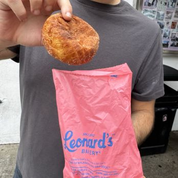 Leonard's Bakery - cinnamon sugar - Bakeries Near Me - Honolulu, Hawaii
