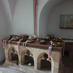 Kloster Niedernburg - Grablege Selige Gisela