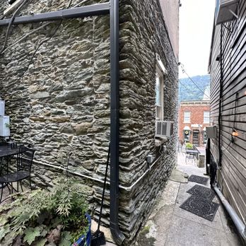 The Town's Inn - Hotels Near Me - Harpers Ferry, West Virginia The Town's Inn - Hotels Near Me - Harpers Ferry, West Virginia