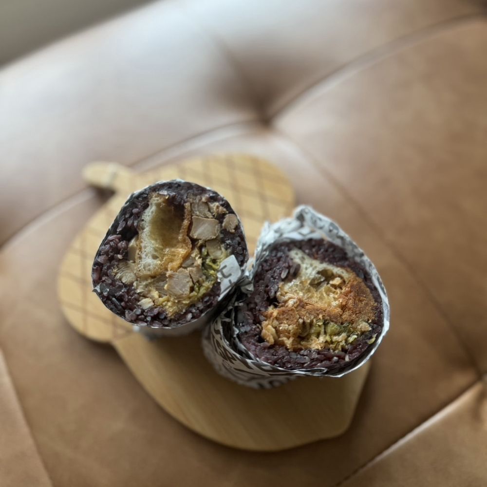 Purple Sticky Rice Roll with Pork Floss 原味紫米飯糰 Purple Sticky Rice Roll with Pork Floss 原味紫米飯糰