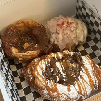 Circles and Squares - Pastry Assortment - Bakeries Near Me - Toronto, Ontario Circles and Squares - Pastry Assortment - Bakeries Near Me - Toronto, Ontario