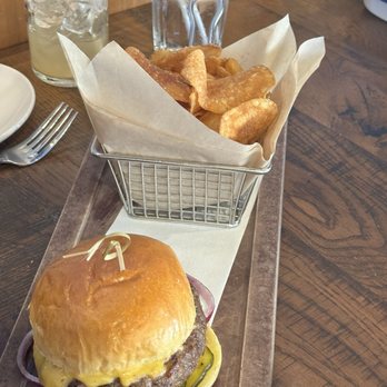 Paddlefish - Cheeseburger - Seafood Near Me - Orlando, Florida
