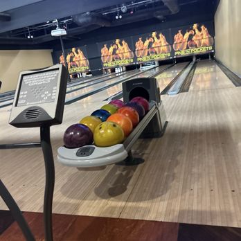 Pins 'n Pockets Entertainment - Family day @ PINS & POCKETS - Bowling Near Me - Lake Elsinore, California