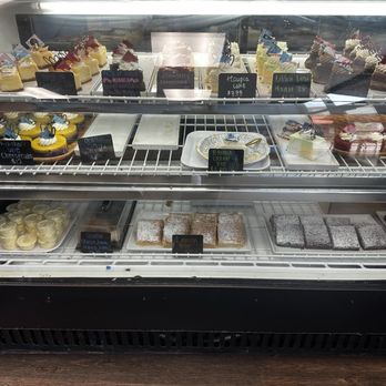 Orly Patisserie - Cake case - Patisserie/Cake Shop Near Me - Lihue, Hawaii Orly Patisserie - Cake case - Patisserie/Cake Shop Near Me - Lihue, Hawaii