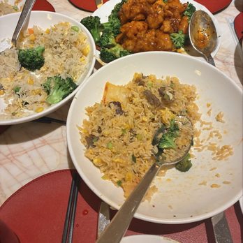 Red 8 - Beef kimchi fried rice, shrimp fried rice, general Tso chicken - Dim Sum Near Me - Everett, Massachusetts Red 8 - Beef kimchi fried rice, shrimp fried rice, general Tso chicken - Dim Sum Near Me - Everett, Massachusetts