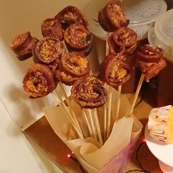 Crackersnacks BBQ - Candied Bacon Rose Bouquet