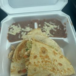 Mama Chuya - Chicken quesadilla (grande size)