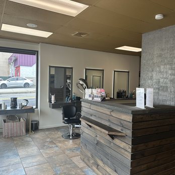Willows Cove Salon - The entrance area. - Hair Salons Near Me - Mineola, New York Willows Cove Salon - The entrance area. - Hair Salons Near Me - Mineola, New York
