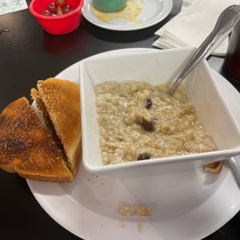 The Porch Arlington - Oatmeal Breakfast with Fresh Fruit - Breakfast & Brunch Near Me - Arlington, Texas