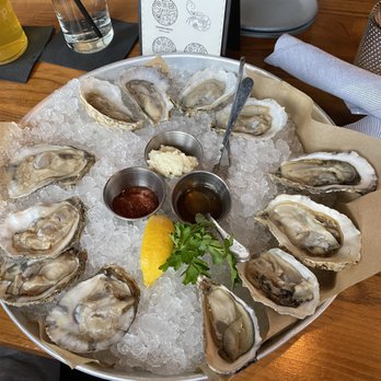 Pearl Tavern - Delaware bay  Rappahannock Fanny bay oysters - New American Near Me - Lee's Summit, Missouri
