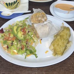 Senor Pepper - Tostada (TERRIBLE!) burrito (good!) Tamal (horrible!)