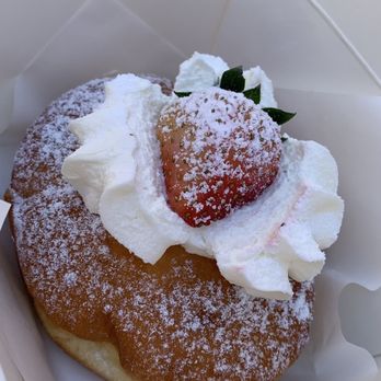 Memorylook - Strawberry filled donut - Coffee & Tea Near Me - Los Angeles, California Memorylook - Strawberry filled donut - Coffee & Tea Near Me - Los Angeles, California