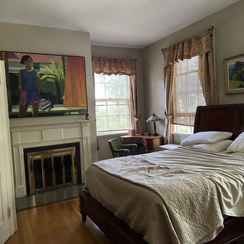 Chrystie House - Room - Bed & Breakfast Near Me - Beacon, New York