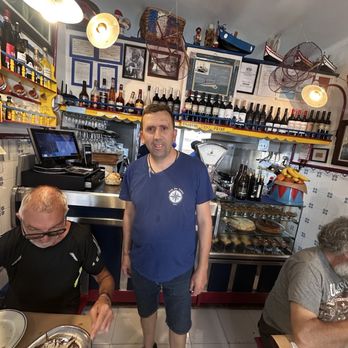 Rosa dos Ventos - The owner. - Portuguese Near Me - Nazaré, 10 Rosa dos Ventos - The owner. - Portuguese Near Me - Nazaré, 10