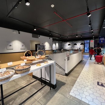 Paris Baguette - Inside - Coffee & Tea Near Me - Queens, New York Paris Baguette - Inside - Coffee & Tea Near Me - Queens, New York