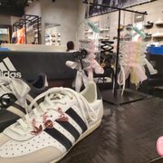adidas Celebrating Tokyo スタジャン 原宿 新品同様 アディダス オリジナルス フラッグシップ ストア トウキョウ