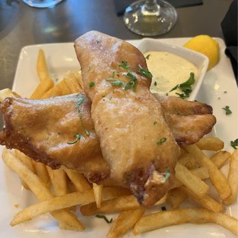 Hana Koa Brewing - Fish and chips - Breweries Near Me - Honolulu, Hawaii Hana Koa Brewing - Fish and chips - Breweries Near Me - Honolulu, Hawaii