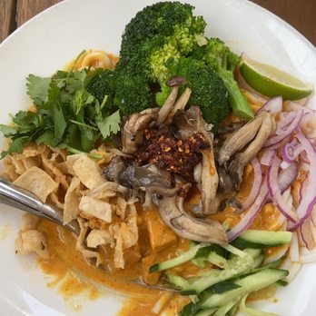 B Star - Vegan Tempeh Curry Noodles - Burmese Near Me - San Francisco, California B Star - Vegan Tempeh Curry Noodles - Burmese Near Me - San Francisco, California