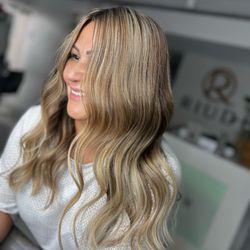 Riudi Salon - By Maria Esther