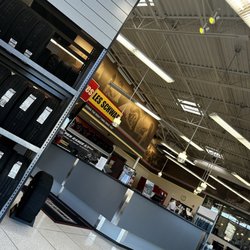 Les Schwab Tire Center - Inside